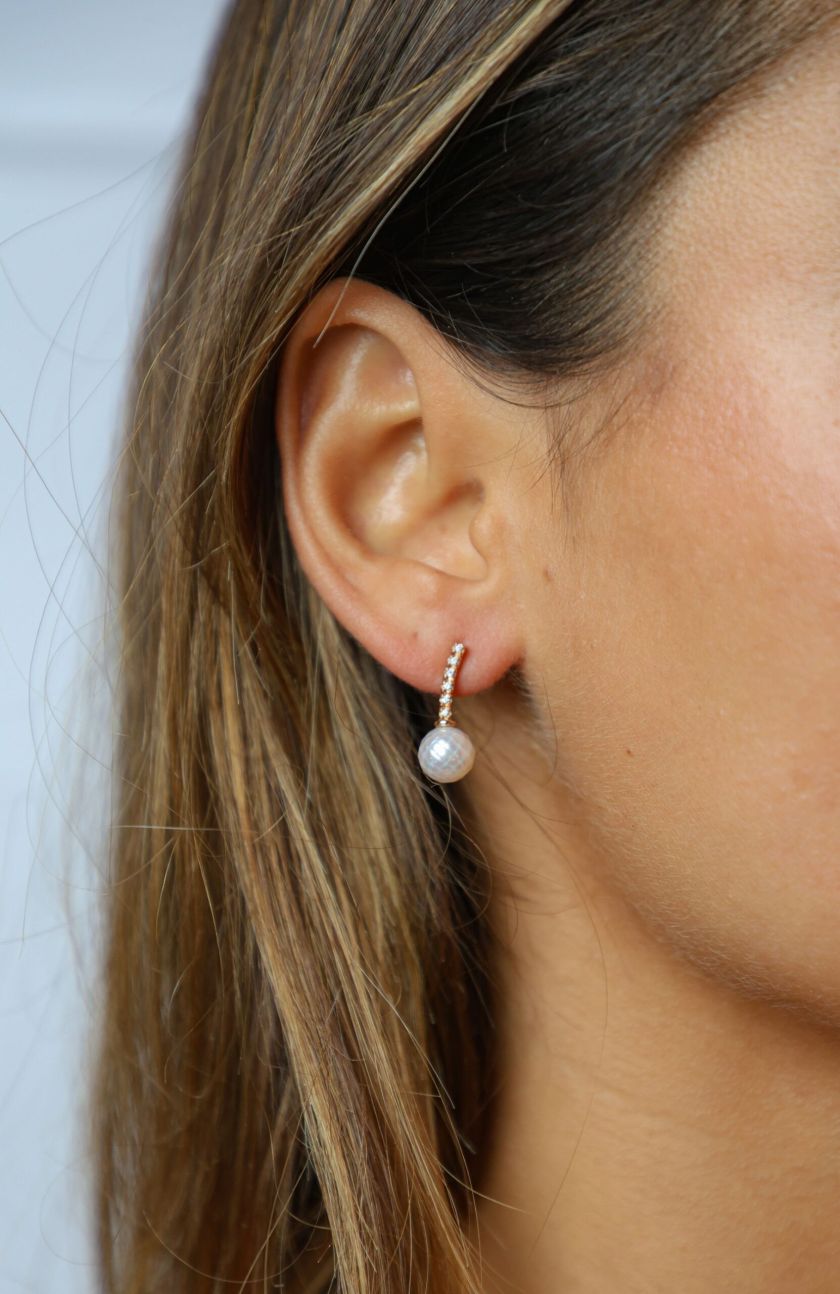 Boucles d'oreilles shinju or rouge portées diamants et perle façetée du japon — Bosc Joaillerie