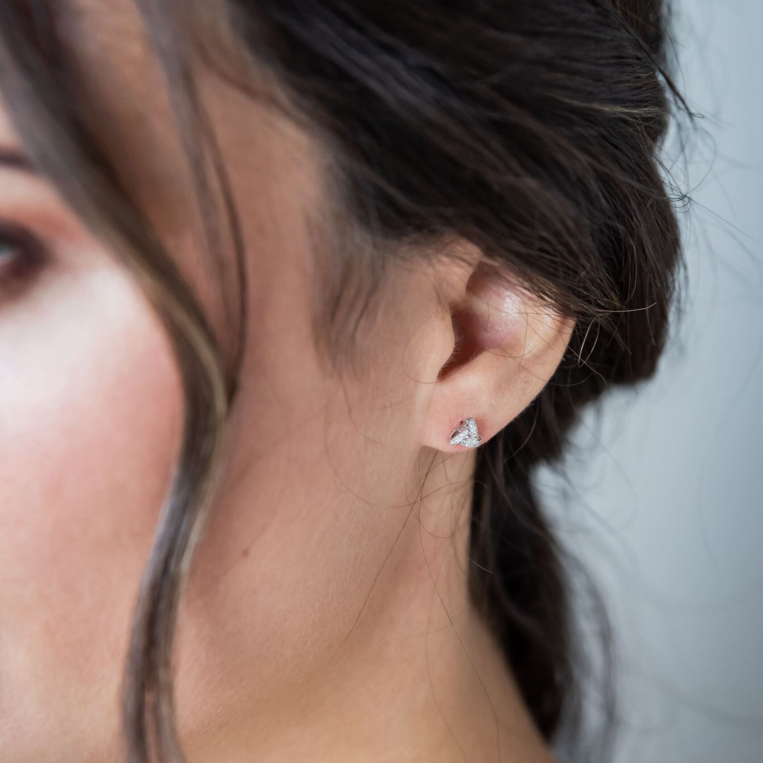 Boucles d'oreilles or gris et diamants