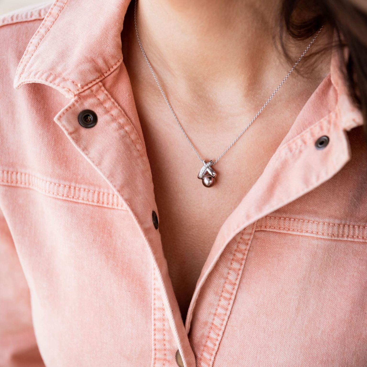 Pendentif or gris diamants et perle de Tahiti