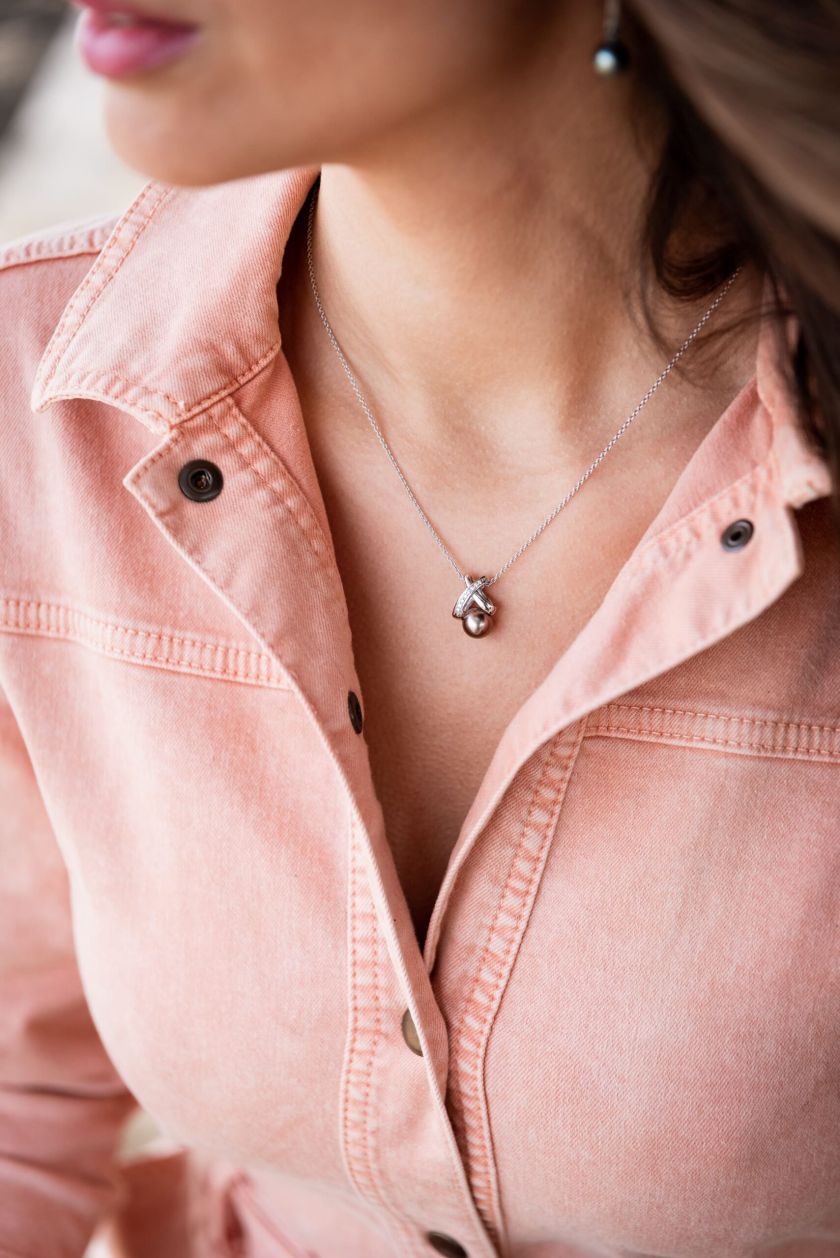 Pendentif or gris diamants et perle de Tahiti