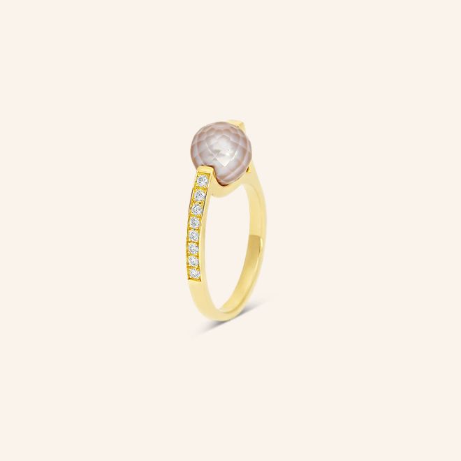 Bague or jaune et perle violine