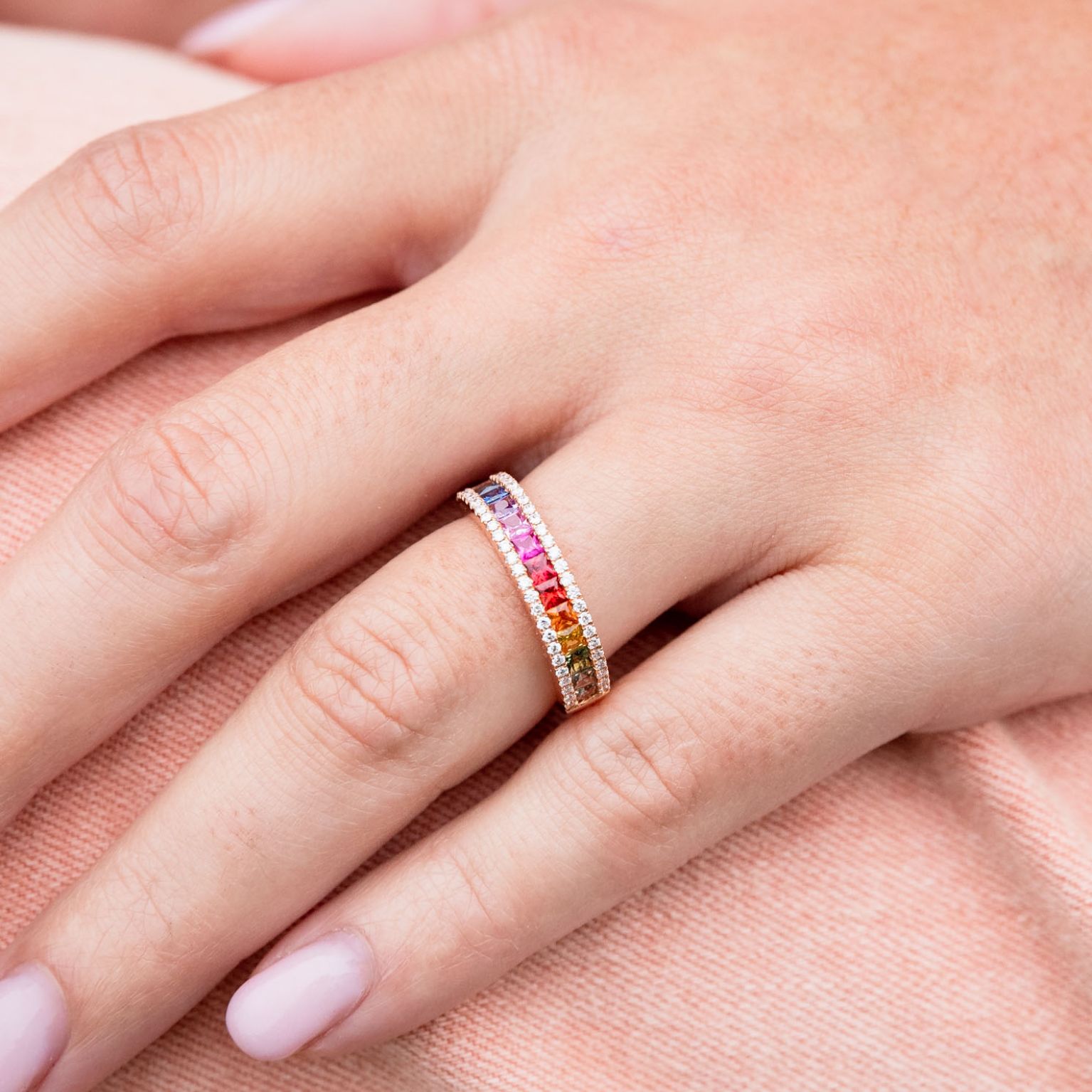 Bague or rouge Diamants et Saphirs multicolores
