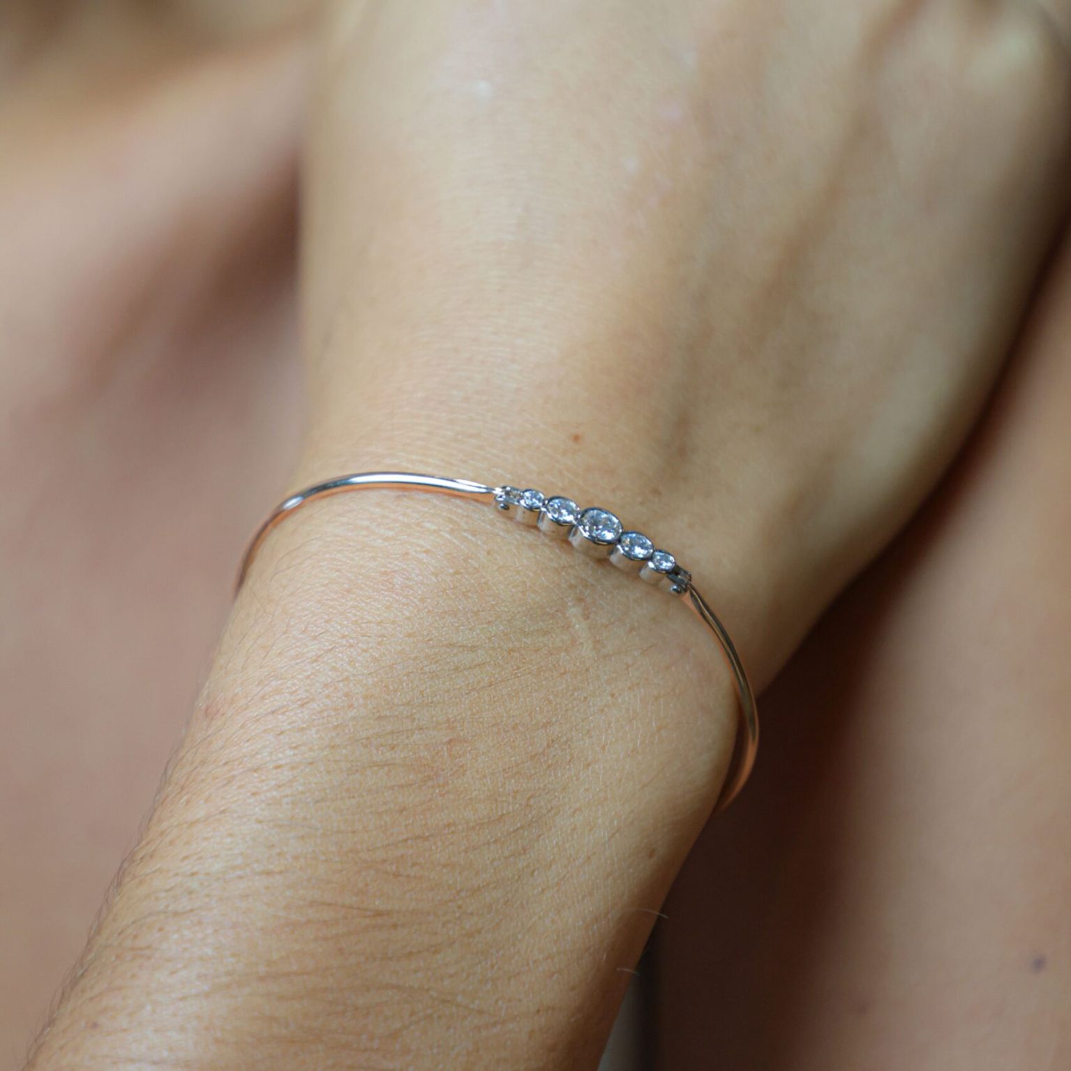 Bracelet or gris et rouge 5 Diamants