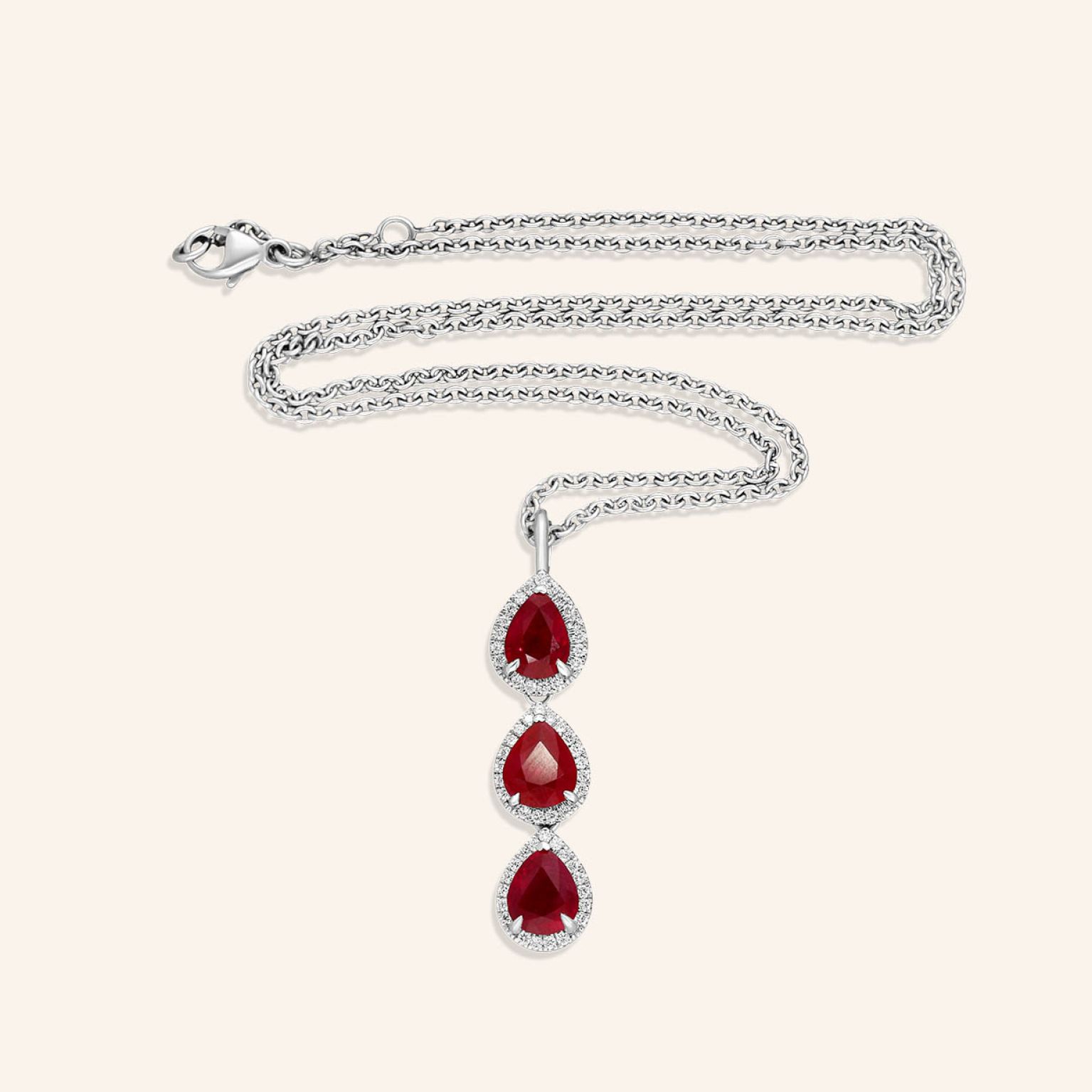 Collier or gris et rubis