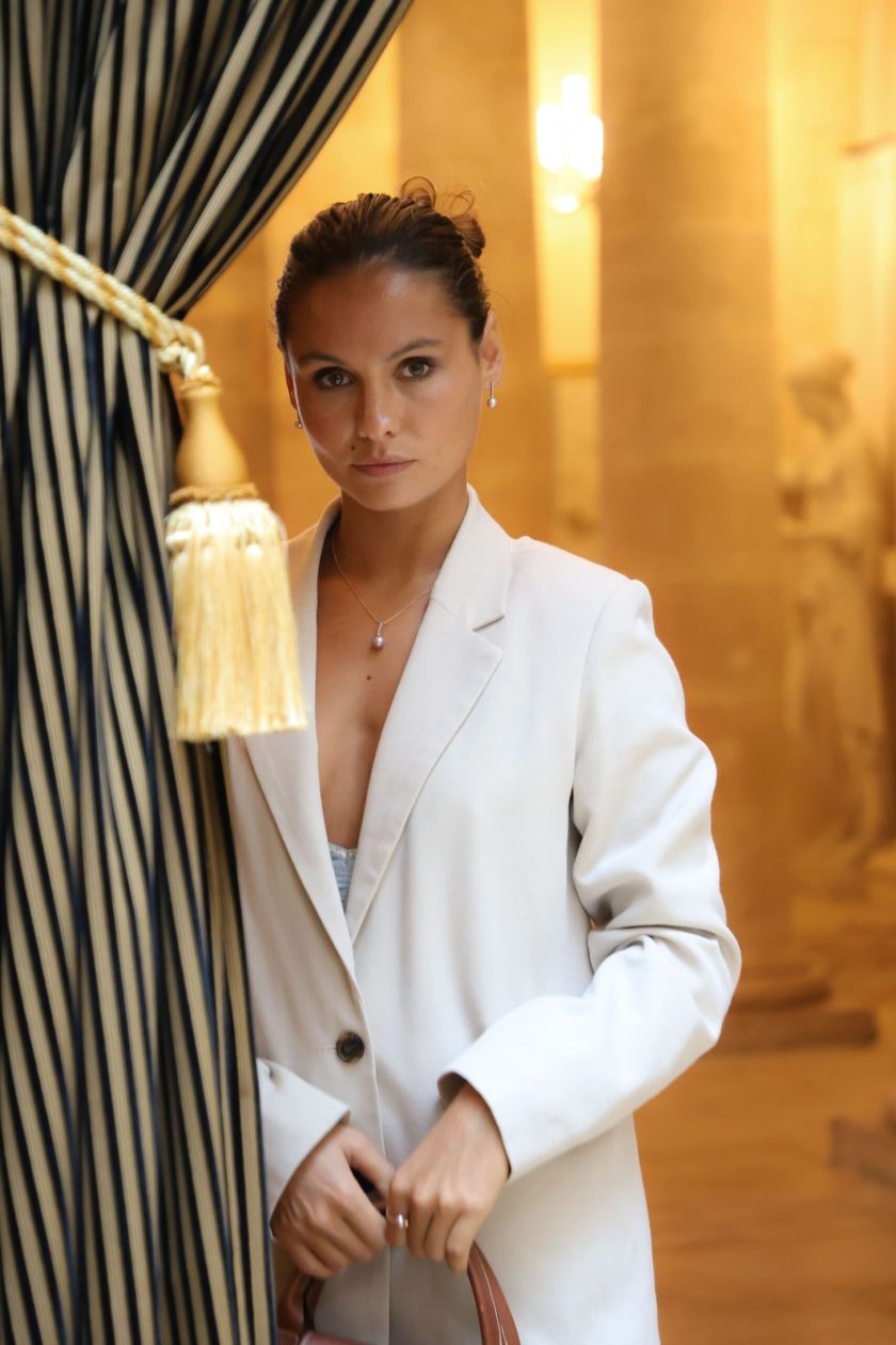 Les Boucles d'oreilles or gris perle violine